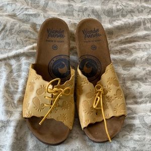 Wanda Panda. Size 39 yellow leather.